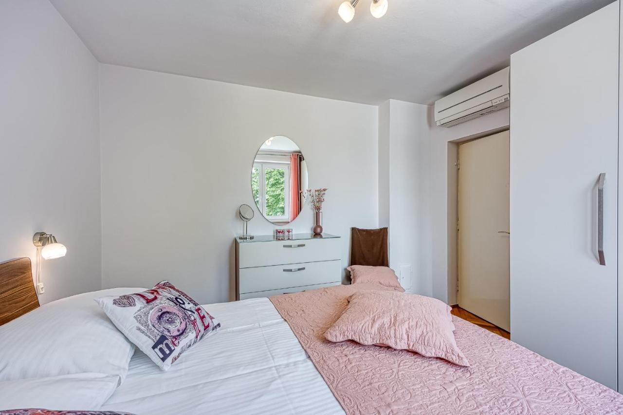 Apartment Mirjana โปเรช ภายนอก รูปภาพ